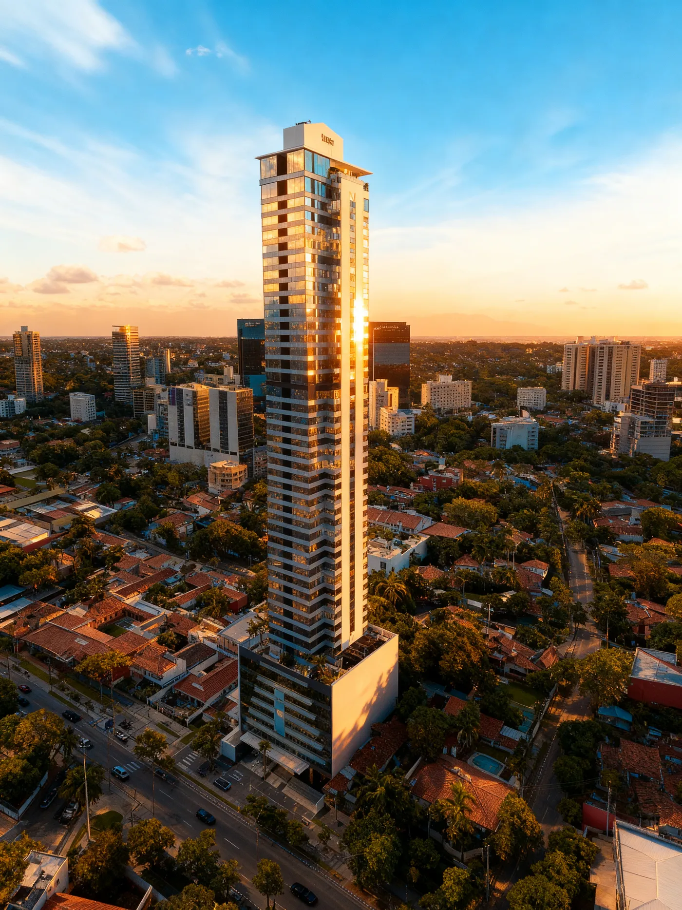 Vista aérea de Asunción, capital do Paraguai, com o rio Paraguai ao lado